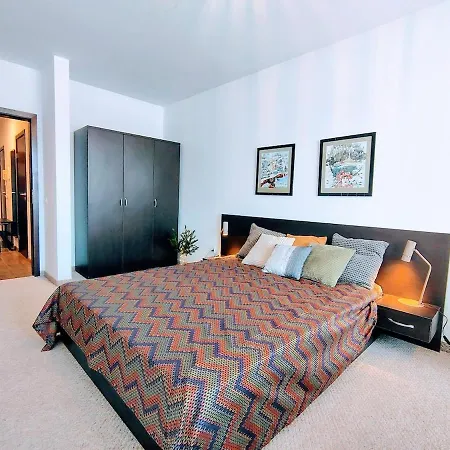 Family Royal Tower アパート バンスコ